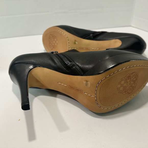 Vince Camuto black booties Women’s 8. Only tried on inside - Picture 2 of 7